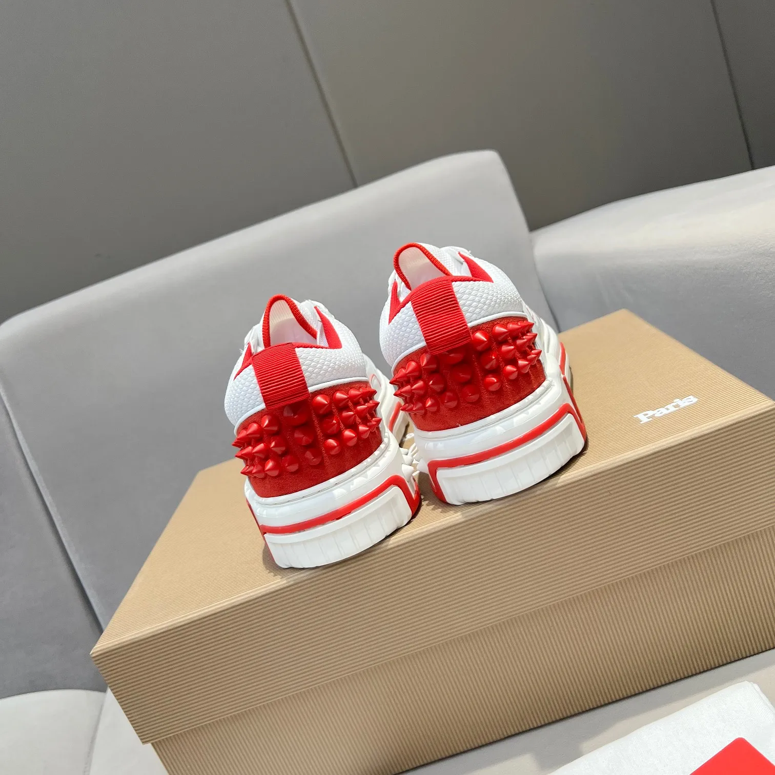 Men's shoes 💰700 🌹🌹🌹̋ Wang Junkai Yang Mi Xu Kai Zhang Jingyi Ding Chengxin Chen Muchi Wang Ziyi Same style Christian Louboutin 2024 [New product] ASTROLOUBI unisex thick-soled sports shoes red-soled shoes perfectly integrate fashion and sports, The fabrics are made of luxurious calfskin, soft suede, smooth satin and laminated leather, and the back is decorated with classic rivets. The interior is blended with a knitted tongue for added durability, breathability and quick-drying comfort. The outsole is made of a combination of EVA foam and imported rubber, and the colorful CL iconic letters on the side of the outsole show the brand's unique style. It is a ceiling-level comfortable skate shoe! ! ! Available in multiple colors, women’s sizes 35–40, men’s sizes 39–45